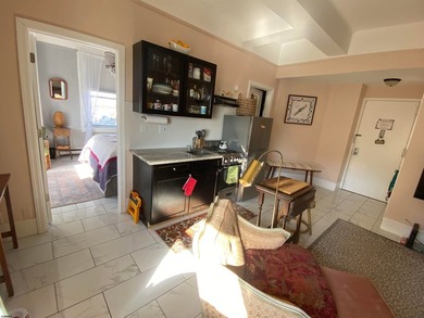 GET ONE-BEDROOM LIVING AT STUDIO HOA FEES with this smartly - photo 5