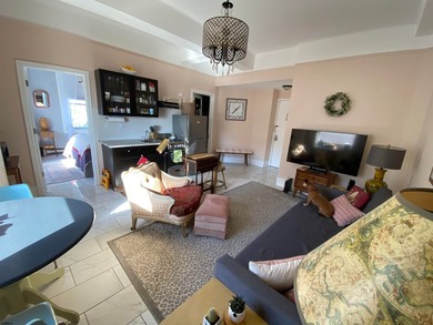 GET ONE-BEDROOM LIVING AT STUDIO HOA FEES with this smartly - photo 6