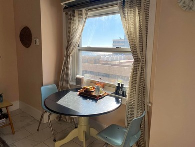 GET ONE-BEDROOM LIVING AT STUDIO HOA FEES with this smartly - photo 7