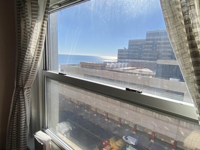 GET ONE-BEDROOM LIVING AT STUDIO HOA FEES with this smartly - photo 10