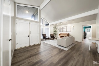 Renovated and move in ready, this four bedroom, three bath homes - photo 3