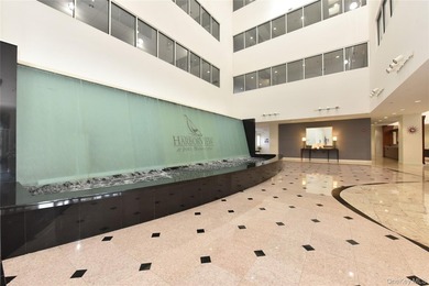 Beautiful & Spacious Sunny 3-Bedroom, 2.5-Bath Condo in Harbor - photo 2