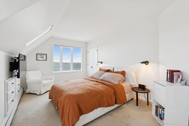 Perched like the prow of a ship with panoramic waterfront vistas - photo 22