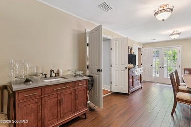 Exceptional opportunity to own a beautifully renovated, turnkey - photo 23
