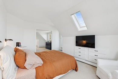 Perched like the prow of a ship with panoramic waterfront vistas - photo 24