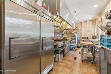 Exceptional opportunity to own a beautifully renovated, turnkey - photo 27