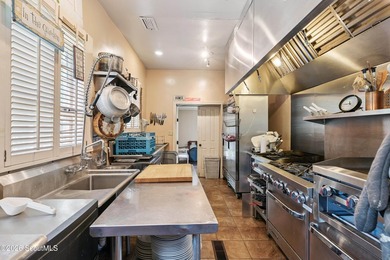 Exceptional opportunity to own a beautifully renovated, turnkey - photo 28