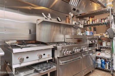 Exceptional opportunity to own a beautifully renovated, turnkey - photo 30