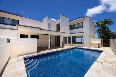 Oceanfront residence on one of Oahu's most beautiful stretches - photo 1