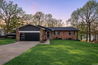 Crown Lake Home For Sale in Horseshoe Bend Arkansas