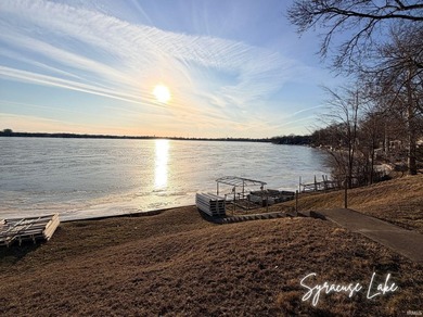 Syracuse Lake Lot For Sale in Syracuse Indiana