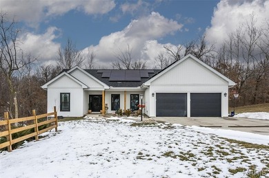 (private lake, pond, creek) Home For Sale in Dow Illinois