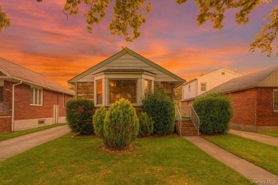 (private lake, pond, coastal) Home Sale Pending in Jamaica New York