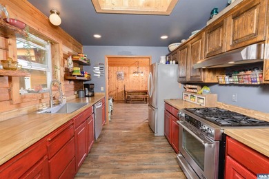 Tucked away on 4.7 beautiful acres, this stunning log home - photo 11