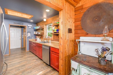 Tucked away on 4.7 beautiful acres, this stunning log home - photo 12