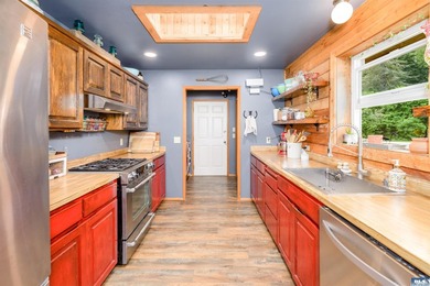 Tucked away on 4.7 beautiful acres, this stunning log home - photo 13