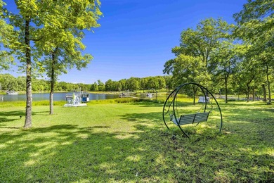 Welcome to waterfront living in the gated community of Sun Eagle - photo 4
