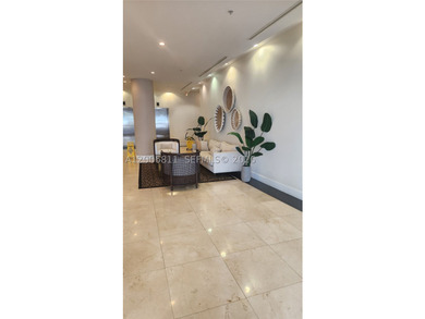 Beautiful views of the bay, 1 bedroom/1 bath plus Den, Laminated - photo 4