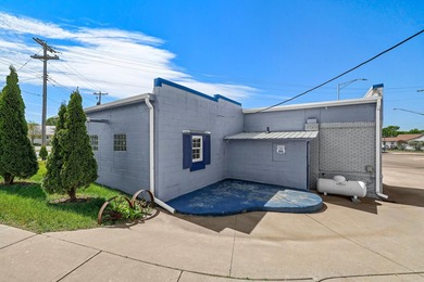 Rare opportunity to own a commercial property with great - photo 14