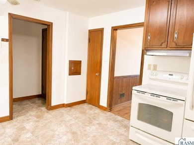Welcome to this charming mid-century 1 1/2-story /cape cod style - photo 22
