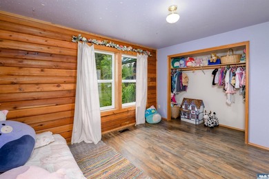 Tucked away on 4.7 beautiful acres, this stunning log home - photo 28