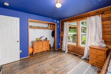 Tucked away on 4.7 beautiful acres, this stunning log home - photo 30