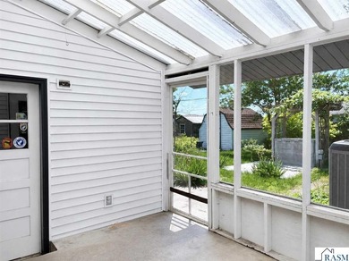 Welcome to this charming mid-century 1 1/2-story /cape cod style - photo 32