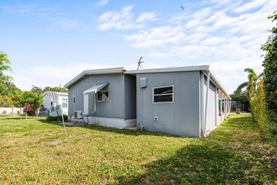 Welcome to this charming manufactured home located in Highland - photo 36