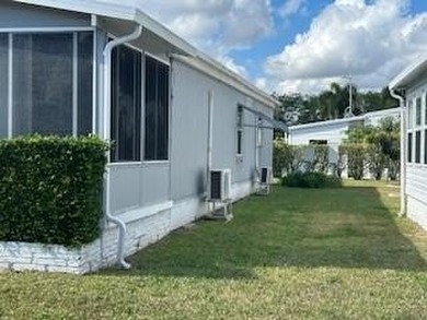 Welcome to this charming manufactured home located in Highland - photo 37