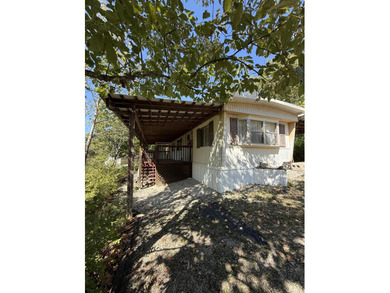 Lake Taneycomo Home For Sale in Hollister Missouri