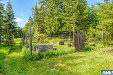 Tucked away on 4.7 beautiful acres, this stunning log home - photo 43