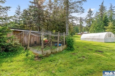 Tucked away on 4.7 beautiful acres, this stunning log home - photo 44