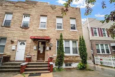Investor opportunity in the heart of Throggs Neck! Welcome to - photo 2