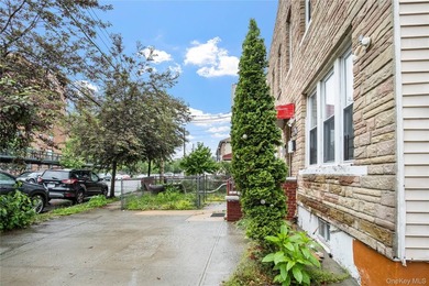 Investor opportunity in the heart of Throggs Neck! Welcome to - photo 4