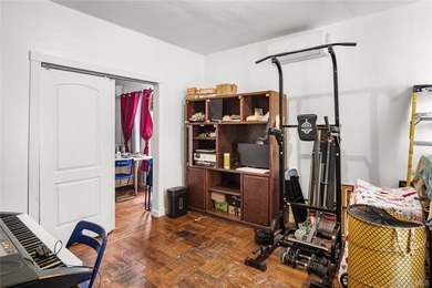 Investor opportunity in the heart of Throggs Neck! Welcome to - photo 10
