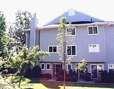 Welcome to this 2-bedroom 3 bath home located in beautiful - photo 1