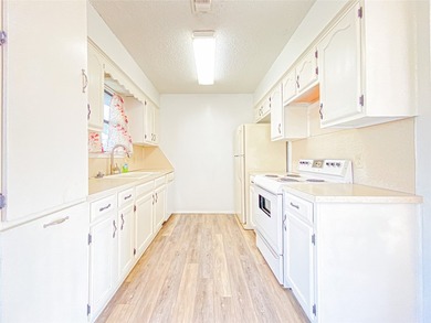 Welcome to this delightful 2-bedroom, 1-bath home located in the - photo 11