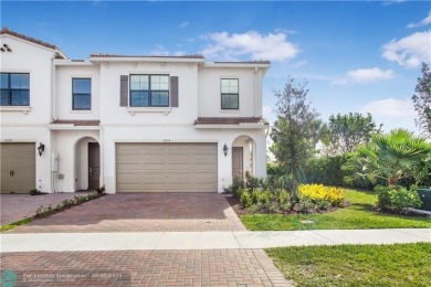 Lake Townhome/Townhouse For Sale in Boca Raton, Florida