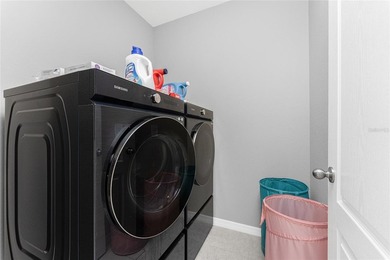 Impressive and spacious 4 Bedroom, 2 Bathroom home with attached - photo 34