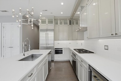 Exceptional 3-bed, 2.5 bath corner condo in a boutique elevator - photo 3