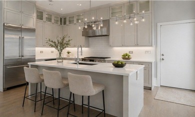 Exceptional 3-bed, 2.5 bath corner condo in a boutique elevator - photo 6