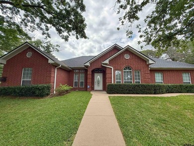 Welcome to beautiful Dogwood Ridge living! This stunning - photo 1