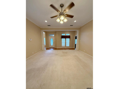 Welcome to beautiful Dogwood Ridge living! This stunning - photo 2