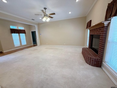 Welcome to beautiful Dogwood Ridge living! This stunning - photo 4