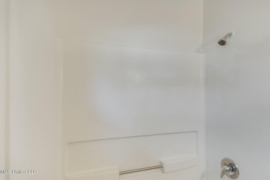 Welcome to this move-in ready gem situated on a spacious corner - photo 11