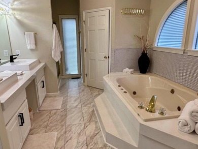 3 story 3bed/3 bath Villa, 5 mins to Aqua & State Park. Perched - photo 18