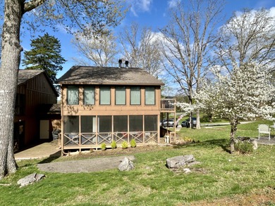 Very nice upper level condo located in a gated Lake Cumberland - photo 2