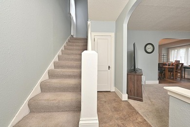 This is a very nice three-bedroom home with stainless steel - photo 2
