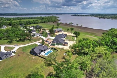 Welcome to your luxurious lakeside retreat in Sunset Shores, a - photo 4