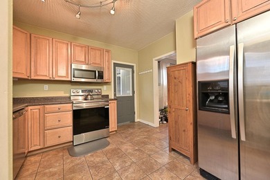 This is a very nice three-bedroom home with stainless steel - photo 8
